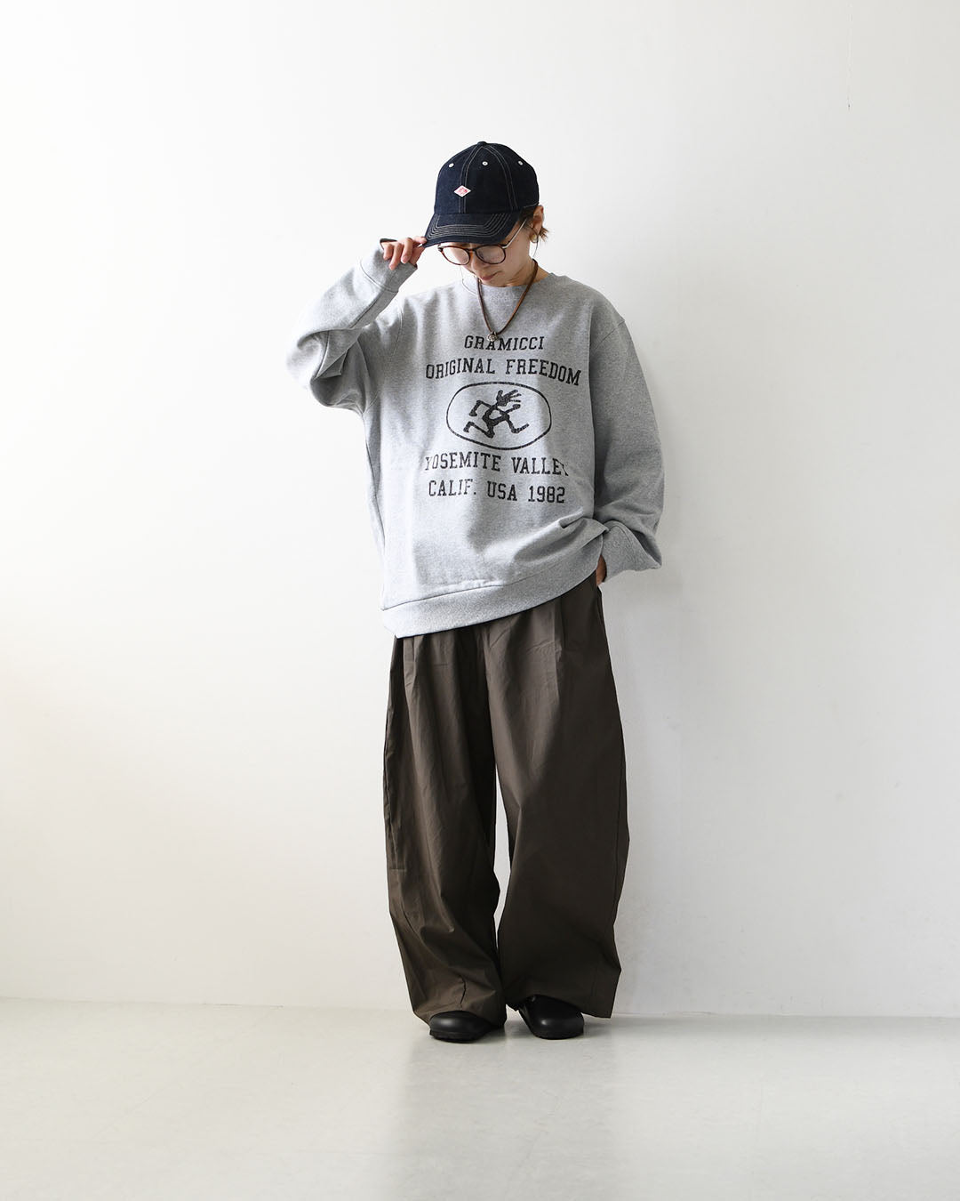 Gramicci [グラミチ] YOSEMITE VALLEY SWEATSHIRT [g6fm-j092] ヨセミテ バレー スウェットシャツ・グラフィック・クルーネック・プルオーバー・グラフィックプリント・MEN'S [2026AW]