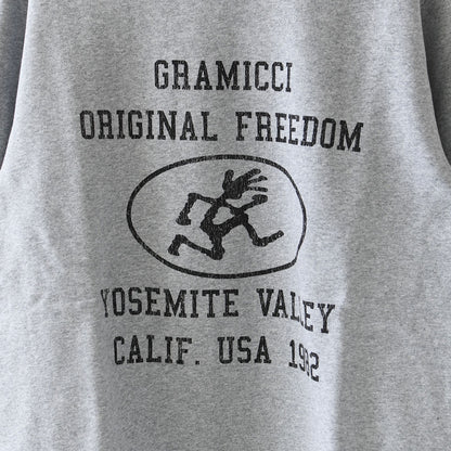 Gramicci [グラミチ] YOSEMITE VALLEY SWEATSHIRT [g6fm-j092] ヨセミテ バレー スウェットシャツ・グラフィック・クルーネック・プルオーバー・グラフィックプリント・MEN'S [2026AW]