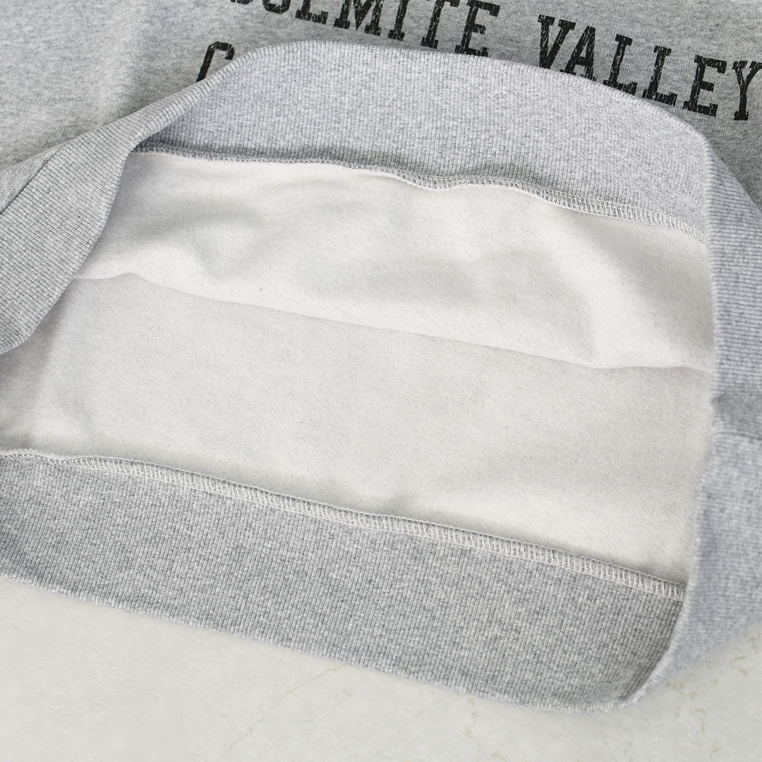 Gramicci [グラミチ] YOSEMITE VALLEY SWEATSHIRT [g6fm-j092] ヨセミテ バレー スウェットシャツ・グラフィック・クルーネック・プルオーバー・グラフィックプリント・MEN'S [2026AW]