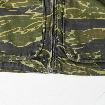 orslow [オアスロウ]UTILITY VEST -TIGER.CAMO- [01-9020-TGC]  ユーティリティベスト -タイガーカモ-・ミリタリーベスト・ノースリーブアウター・ジップアップベスト・シンプル・ヴィンテージライク・ワークベスト・アウトドア・キャンプ・MEN'S/LADY'S[2026SS]