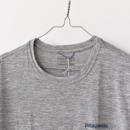 Patagonia [パタゴニア正規代理店] Ms L/S Cap Cool Daily Graphic Shirt - Waters [45170] メンズロングスリーブキャプリーンクールデイリーグラフィックシャツ（ウォーターズ）長袖Tシャツ・MEN'S / LADY'S [2025AW]