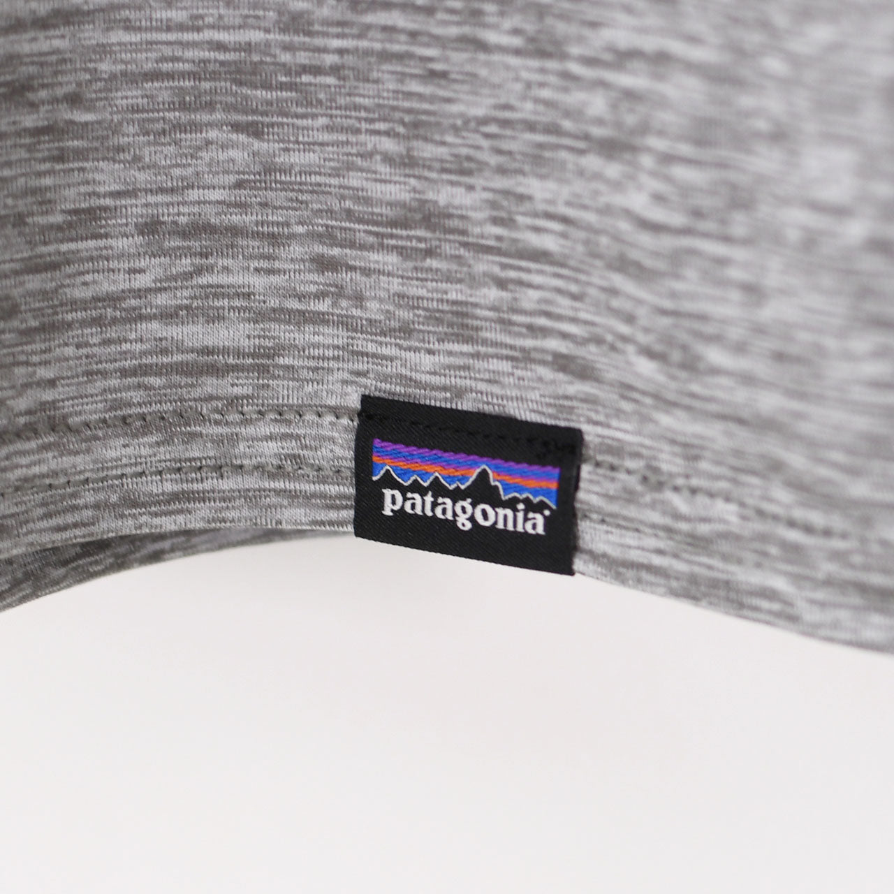 Patagonia [パタゴニア正規代理店] Ms L/S Cap Cool Daily Graphic Shirt - Waters [45170] メンズロングスリーブキャプリーンクールデイリーグラフィックシャツ（ウォーターズ）長袖Tシャツ・MEN'S / LADY'S [2025AW]