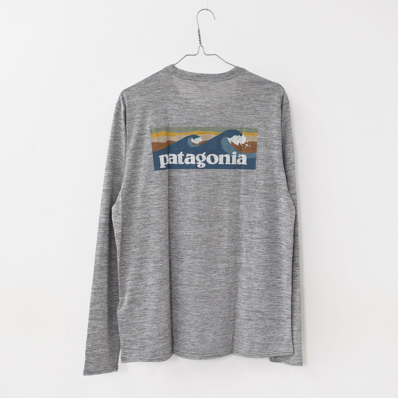 Patagonia [パタゴニア正規代理店] Ms L/S Cap Cool Daily Graphic Shirt - Waters [45170] メンズロングスリーブキャプリーンクールデイリーグラフィックシャツ（ウォーターズ）長袖Tシャツ・MEN'S / LADY'S [2025AW]