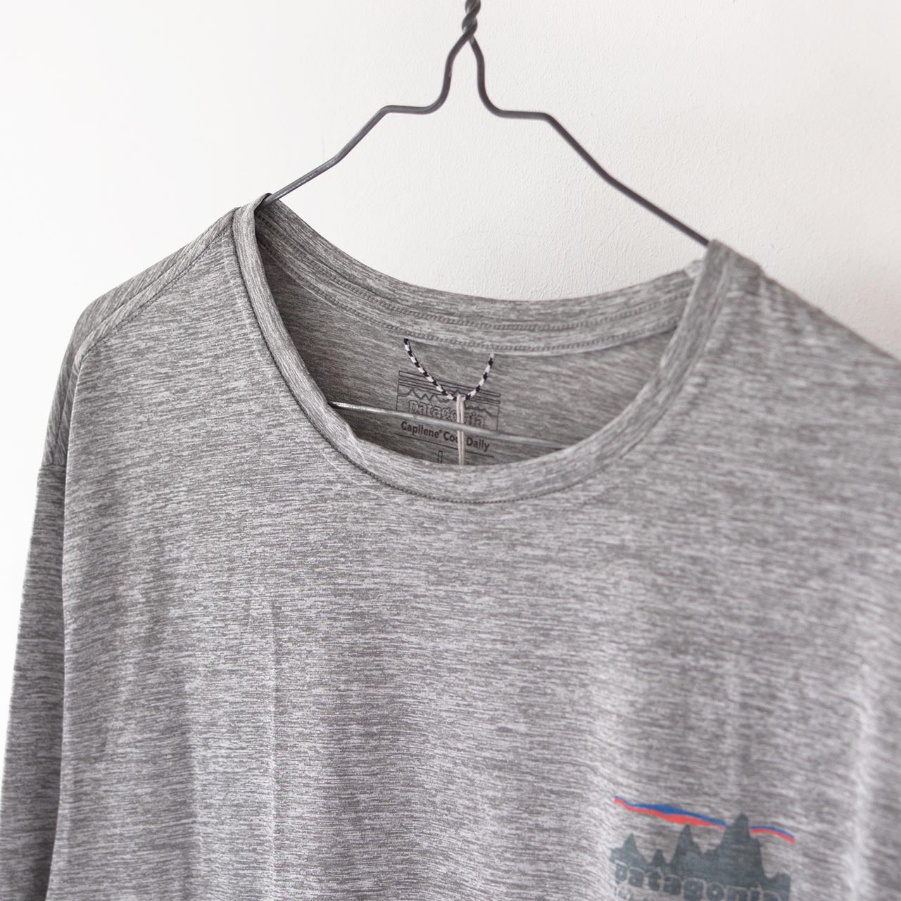 Patagonia [パタゴニア正規代理店] M's L/S Cap Cool Daily Graphic Shirt [45190] メンズ ロングスリーブ キャプリーン クール デイリー グラフィック シャツ [2025AW]