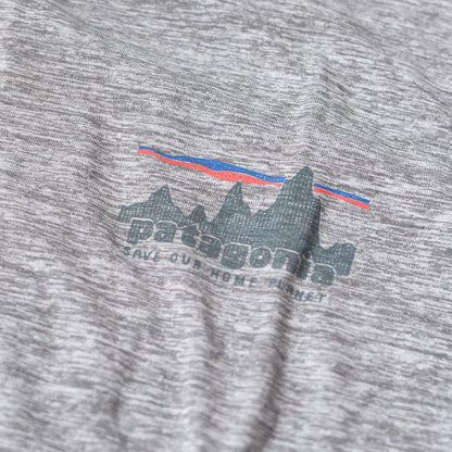 Patagonia [パタゴニア正規代理店] M's L/S Cap Cool Daily Graphic Shirt [45190] メンズ ロングスリーブ キャプリーン クール デイリー グラフィック シャツ [2025AW]