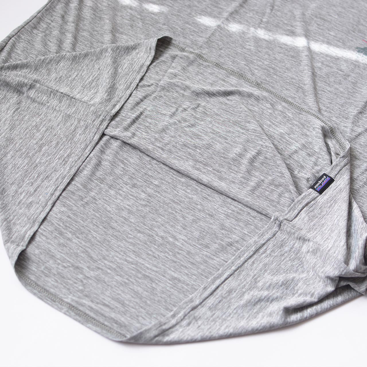 Patagonia [パタゴニア正規代理店] M's L/S Cap Cool Daily Graphic Shirt [45190] メンズ ロングスリーブ キャプリーン クール デイリー グラフィック シャツ [2025AW]