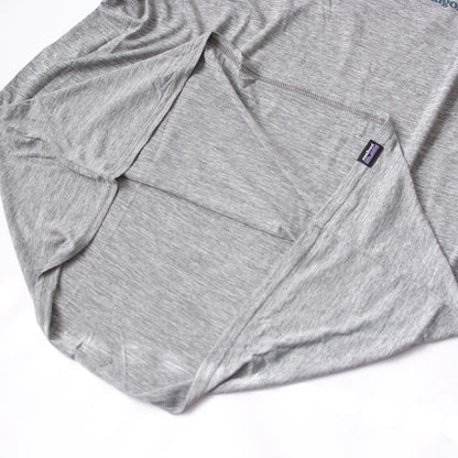 Patagonia [パタゴニア正規代理店] M's Cap Cool Daily Graphic Shirt - Waters [45355] メンズ キャプリーン クール デイリー グラフィック シャツ（ウォーターズ）・MEN'S [2025SS]