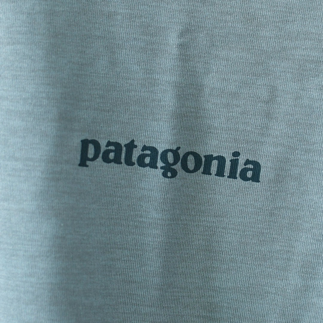 Patagonia [パタゴニア正規代理店] W's L/S Cap Cool Daily Shirt - Boardshort Logo [45465] ウィメンズ・ロングスリーブ・キャプリーン・クール・デイリー・シャツ（ボードショーツ・ロゴ）・長袖Tシャツ・LADY'S [2026SS]