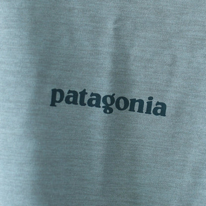 Patagonia [パタゴニア正規代理店] W's L/S Cap Cool Daily Shirt - Boardshort Logo [45465] ウィメンズ・ロングスリーブ・キャプリーン・クール・デイリー・シャツ（ボードショーツ・ロゴ）・長袖Tシャツ・LADY'S [2026SS]