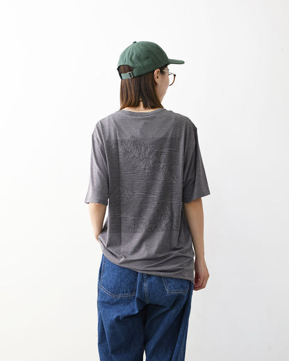 Patagonia [パタゴニア正規代理店] M's Cap Cool Daily Shirt - Strataspire [45479] メンズ・キャプリーン・クール・デイリー・シャツ（ストラタスパイア）・半袖Tシャツ・MEN'S [2026AW]