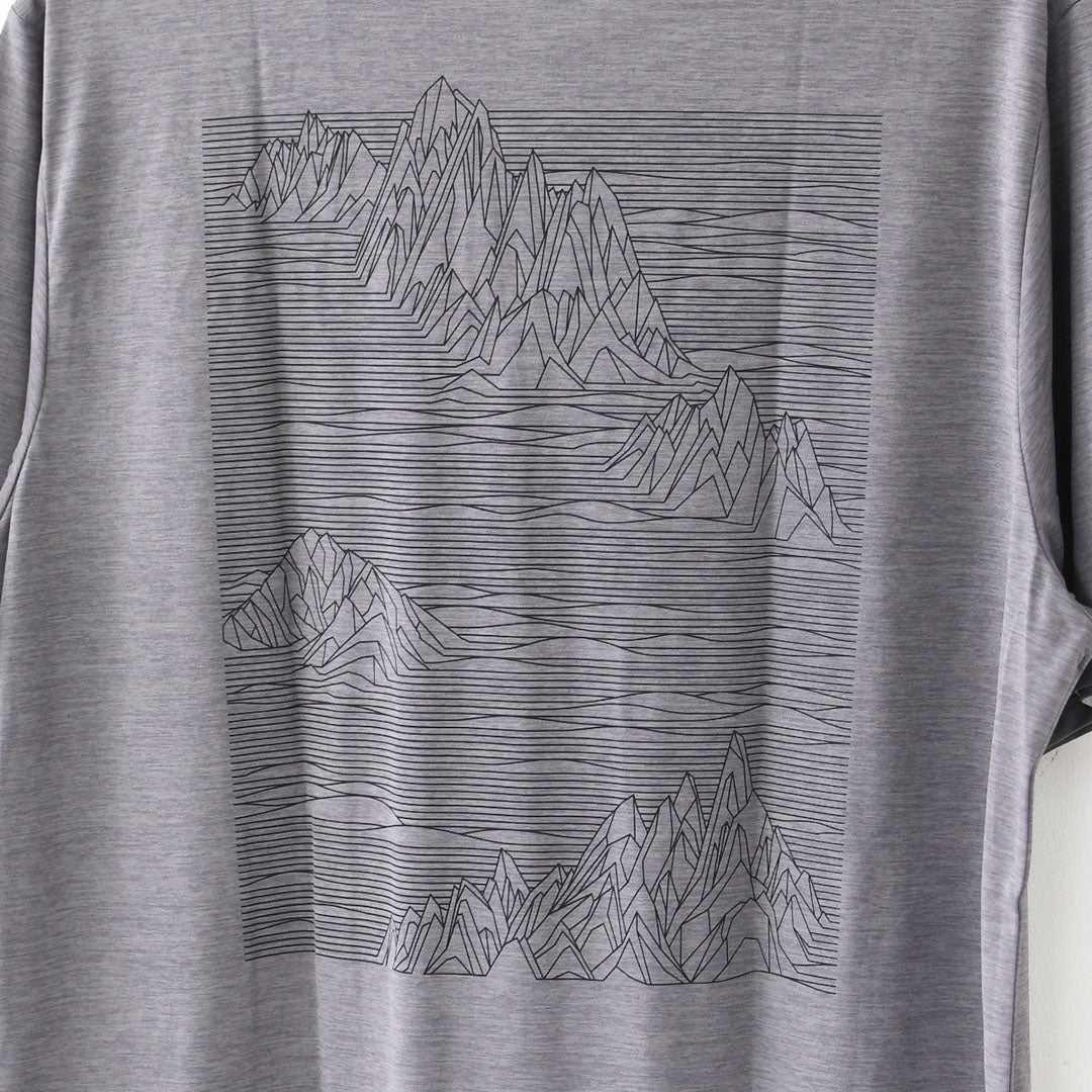 Patagonia [パタゴニア正規代理店] M's Cap Cool Daily Shirt - Strataspire [45479] メンズ・キャプリーン・クール・デイリー・シャツ（ストラタスパイア）・半袖Tシャツ・MEN'S [2026AW]