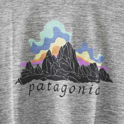 Patagonia [パタゴニア正規代理店] W's Cap Cool Daily Shirt - Fitz Roy Nimbus [45486] ウィメンズ・キャプリーン・クール・デイリー・シャツ（フィッツロイ・ニンバス）・半袖Tシャツ・LADY'S [2026SS]