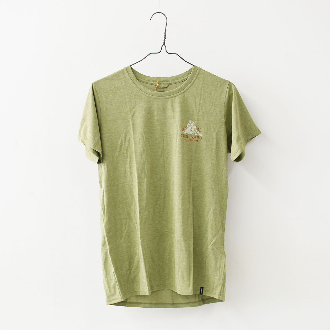 Patagonia [パタゴニア正規代理店] W's Cap Cool Daily Shirt - Chouinard Crest [45488] ウィメンズ・キャプリーン・クール・デイリー・シャツ（シュイナード・クレスト）・半袖Tシャツ・LADY'S [2026SS]