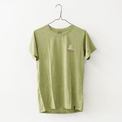 Patagonia [パタゴニア正規代理店] W's Cap Cool Daily Shirt - Chouinard Crest [45488] ウィメンズ・キャプリーン・クール・デイリー・シャツ（シュイナード・クレスト）・半袖Tシャツ・LADY'S [2026SS]