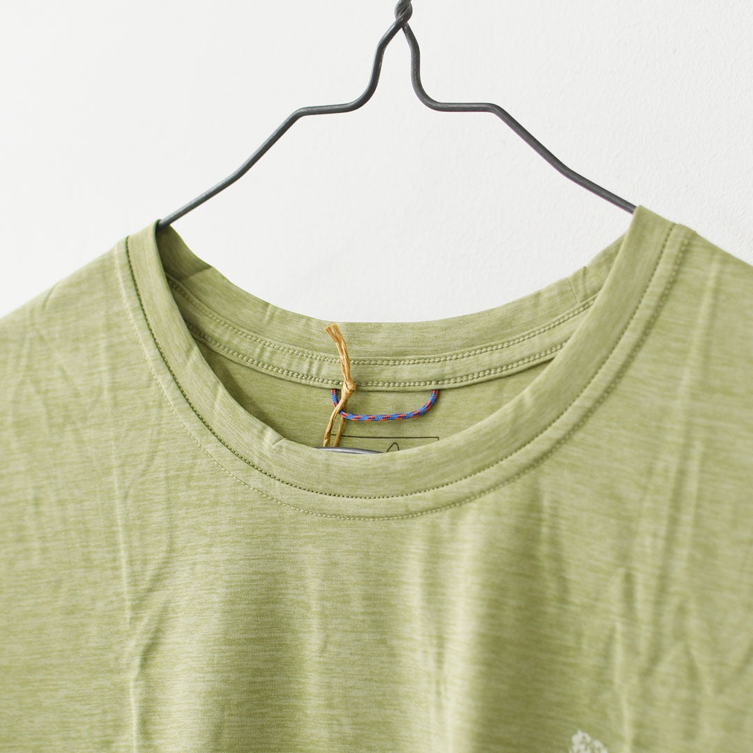 Patagonia [パタゴニア正規代理店] W's Cap Cool Daily Shirt - Chouinard Crest [45488] ウィメンズ・キャプリーン・クール・デイリー・シャツ（シュイナード・クレスト）・半袖Tシャツ・LADY'S [2026SS]
