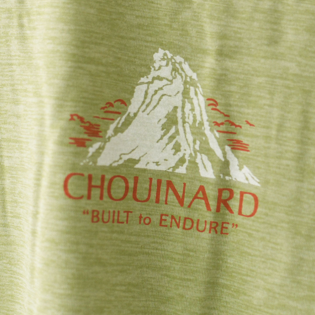 Patagonia [パタゴニア正規代理店] W's Cap Cool Daily Shirt - Chouinard Crest [45488] ウィメンズ・キャプリーン・クール・デイリー・シャツ（シュイナード・クレスト）・半袖Tシャツ・LADY'S [2026SS]