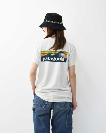 Patagonia [パタゴニア正規代理店] W's Cap Cool Daily Shirt - Boardshort Logo [45489] ウィメンズ・キャプリーン・クール・デイリー・シャツ（ボードショーツ・ロゴ）・半袖Tシャツ・LADY'S [2026SS]