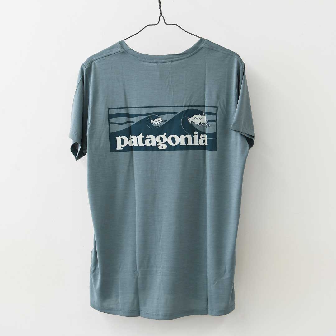 Patagonia [パタゴニア正規代理店] W's Cap Cool Daily Shirt - Boardshort Logo [45489] ウィメンズ・キャプリーン・クール・デイリー・シャツ（ボードショーツ・ロゴ）・半袖Tシャツ・LADY'S [2026SS]