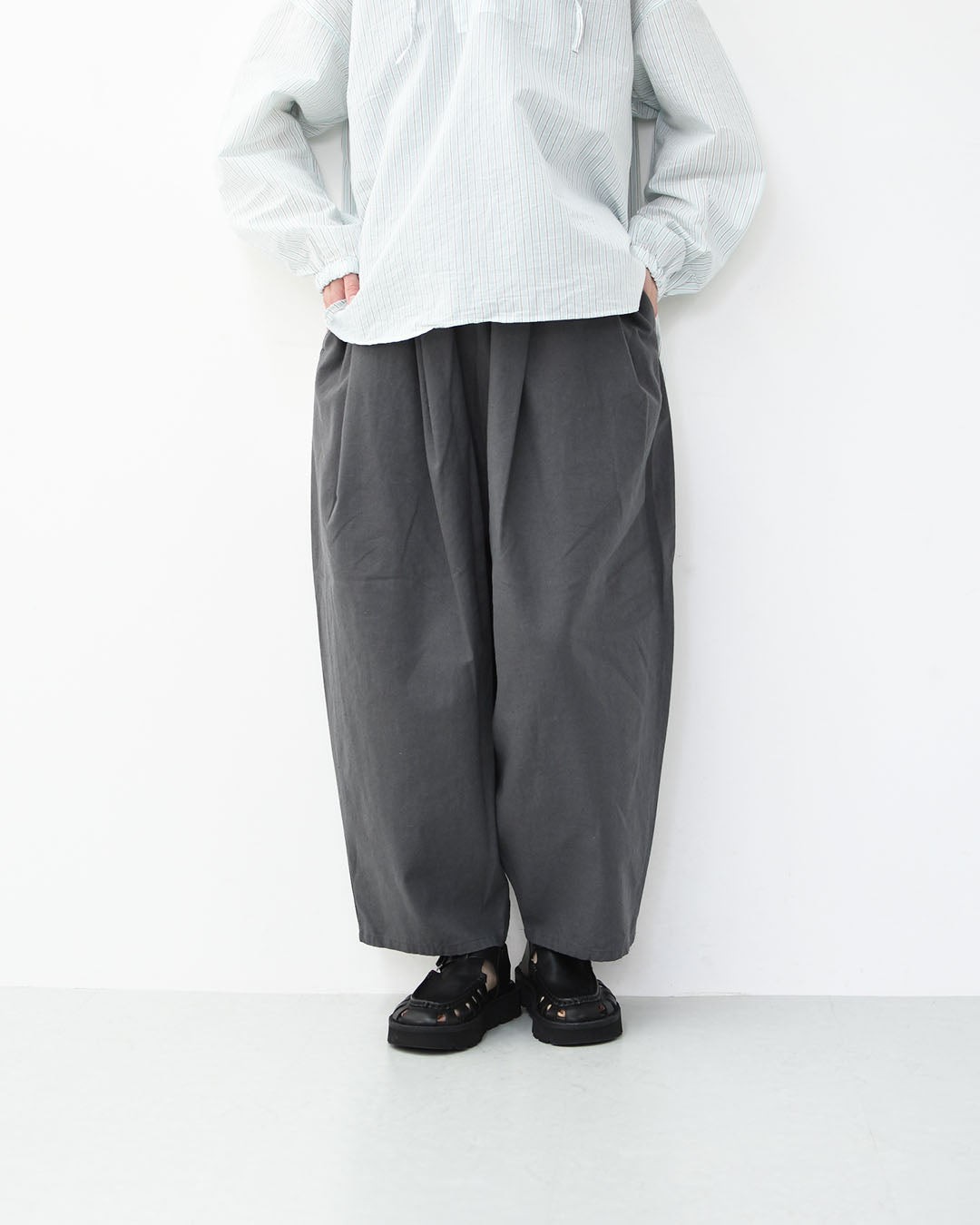 MidiUmi [ミディウミ] C/L wide easy tapered PT [1-760103] C/L ワイドイージーテーパードパンツ・イージーパンツ・ワイドパンツ・テーパードパンツ・LADY'S [2026SS]