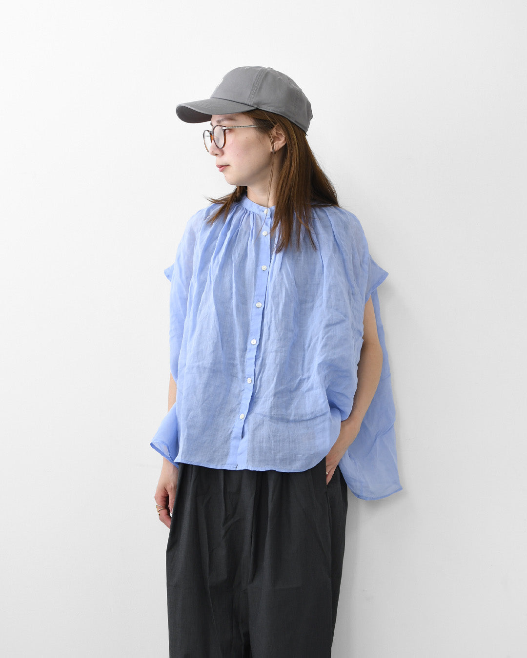 MidiUmi [ミディウミ] ramie gather N/S shirt  [2-730179] ラミーギャザーノースリーブシャツ・フレンチスリーブシャツ・透け感・ワイドシルエット・ノースリーブ・無地・シンプル・カジュアル・きれいめ・LADY'S [2026SS]