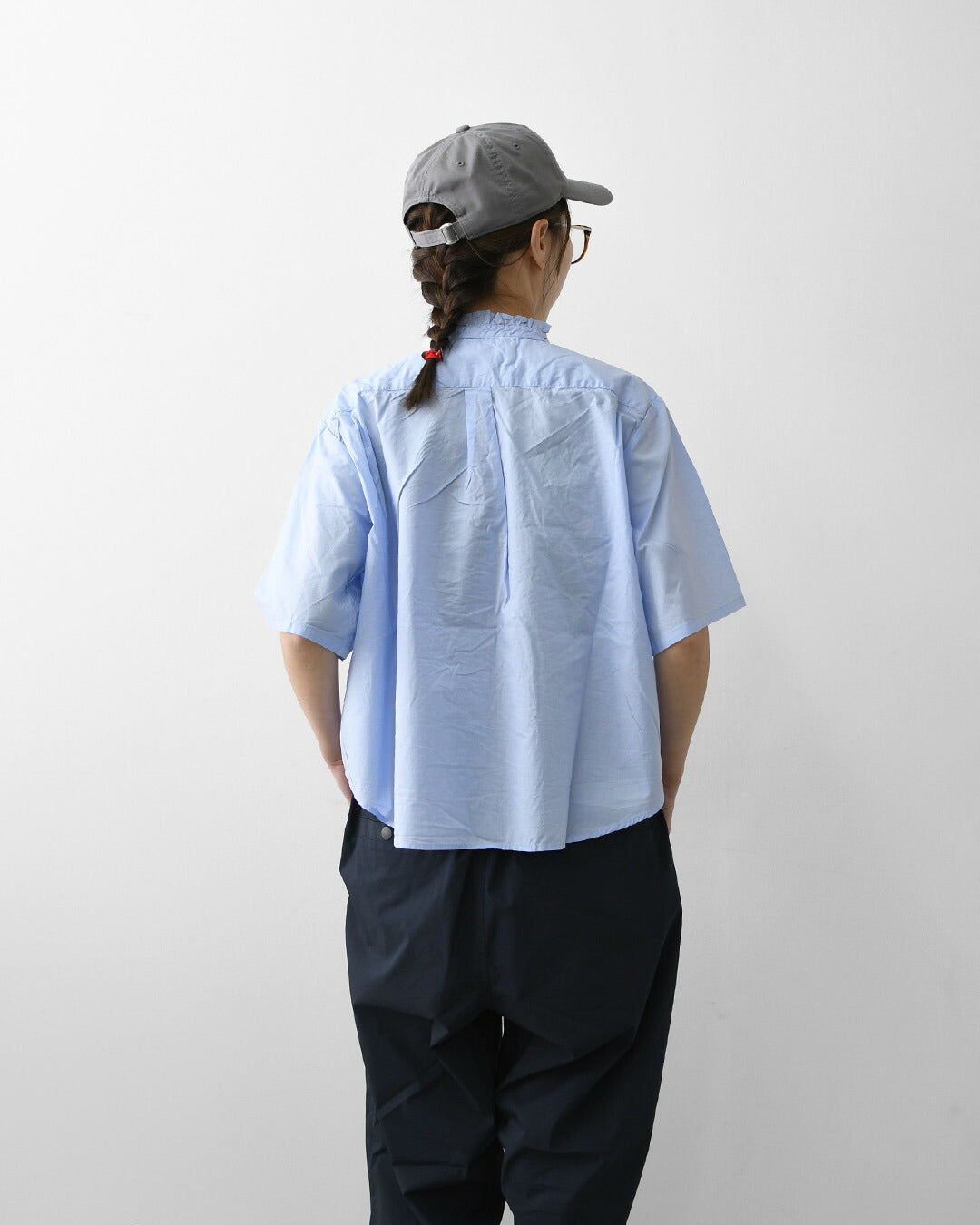 MidiUmi [ミディウミ] h/s front half frill shirt  [2-730183] ハーフスリーブフロントハーフフリルシャツ・半袖シャツ・ハーフスリーブデザイン・フリルシャツ・無地・シンプル・カジュアル・きれいめ・LADY'S [2026SS]