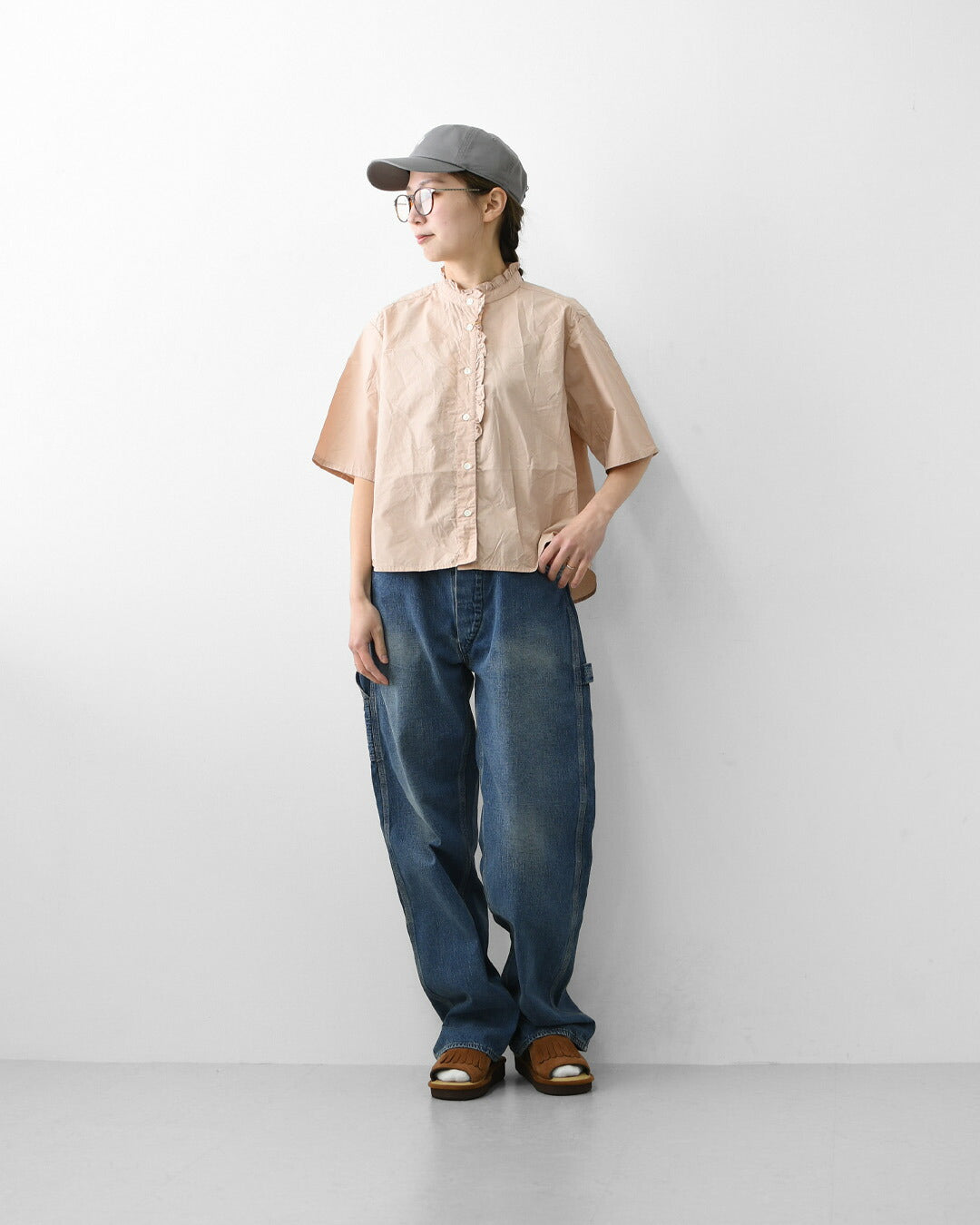 MidiUmi [ミディウミ] h/s front half frill shirt  [2-730183] ハーフスリーブフロントハーフフリルシャツ・半袖シャツ・ハーフスリーブデザイン・フリルシャツ・無地・シンプル・カジュアル・きれいめ・LADY'S [2026SS]