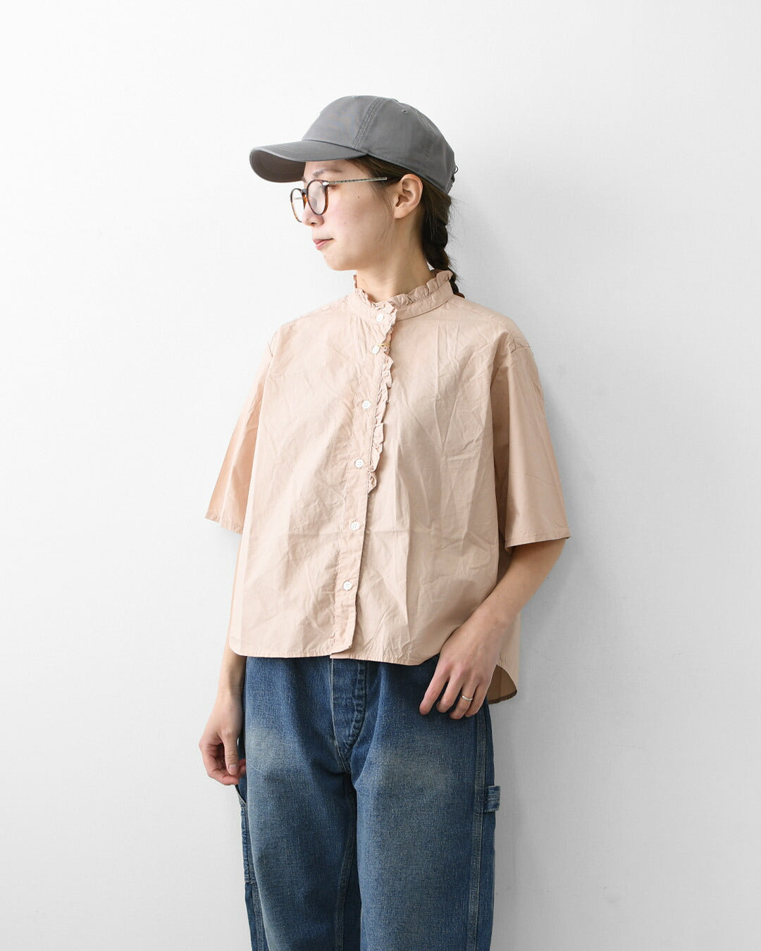 MidiUmi [ミディウミ] h/s front half frill shirt  [2-730183] ハーフスリーブフロントハーフフリルシャツ・半袖シャツ・ハーフスリーブデザイン・フリルシャツ・無地・シンプル・カジュアル・きれいめ・LADY'S [2026SS]