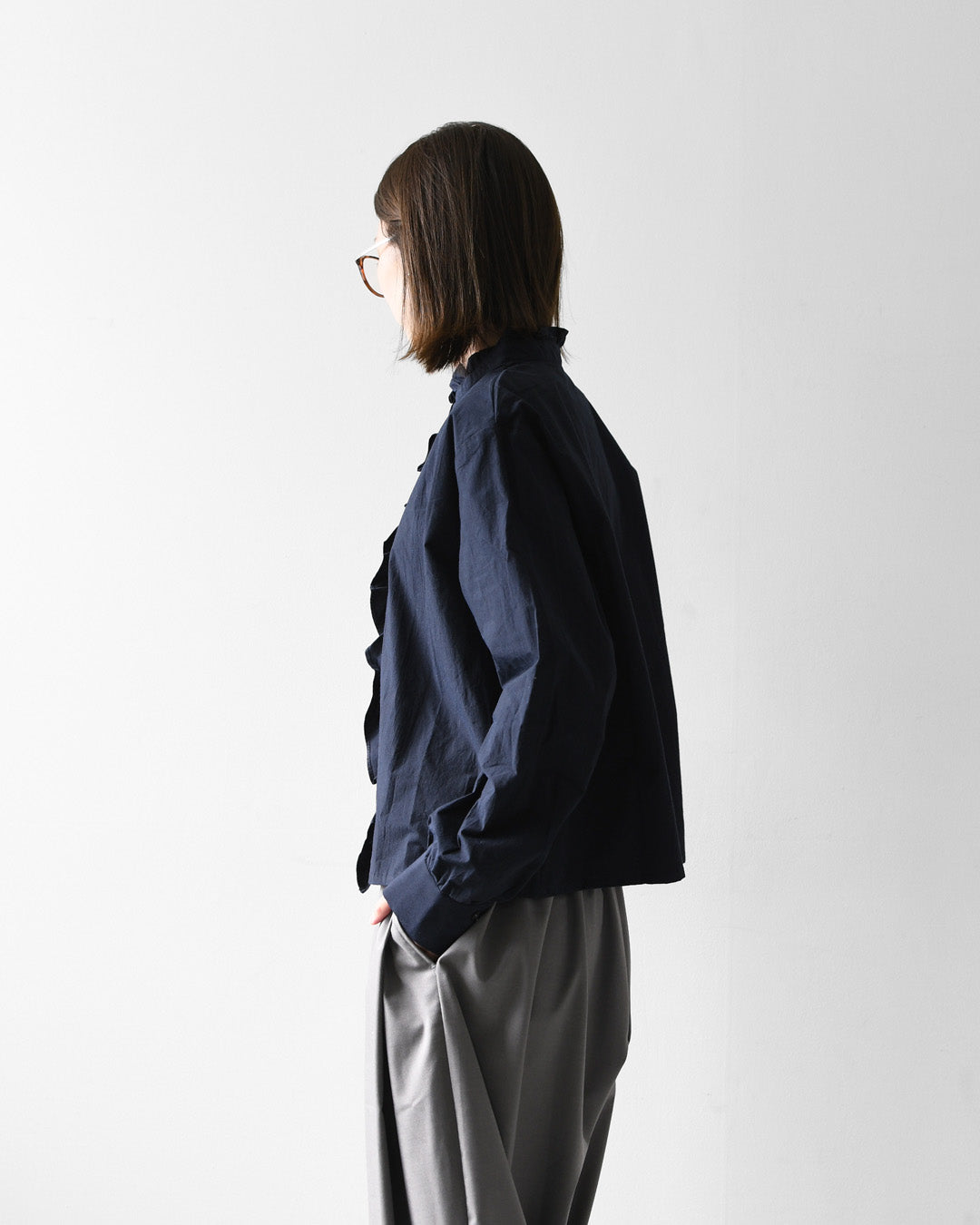 MidiUmi [ミディウミ] frill short shirt [3-730296] フリルショートシャツ・ヴィンテージライク・バンドカラー・無地・シンプル・LADY'S [2026AW]