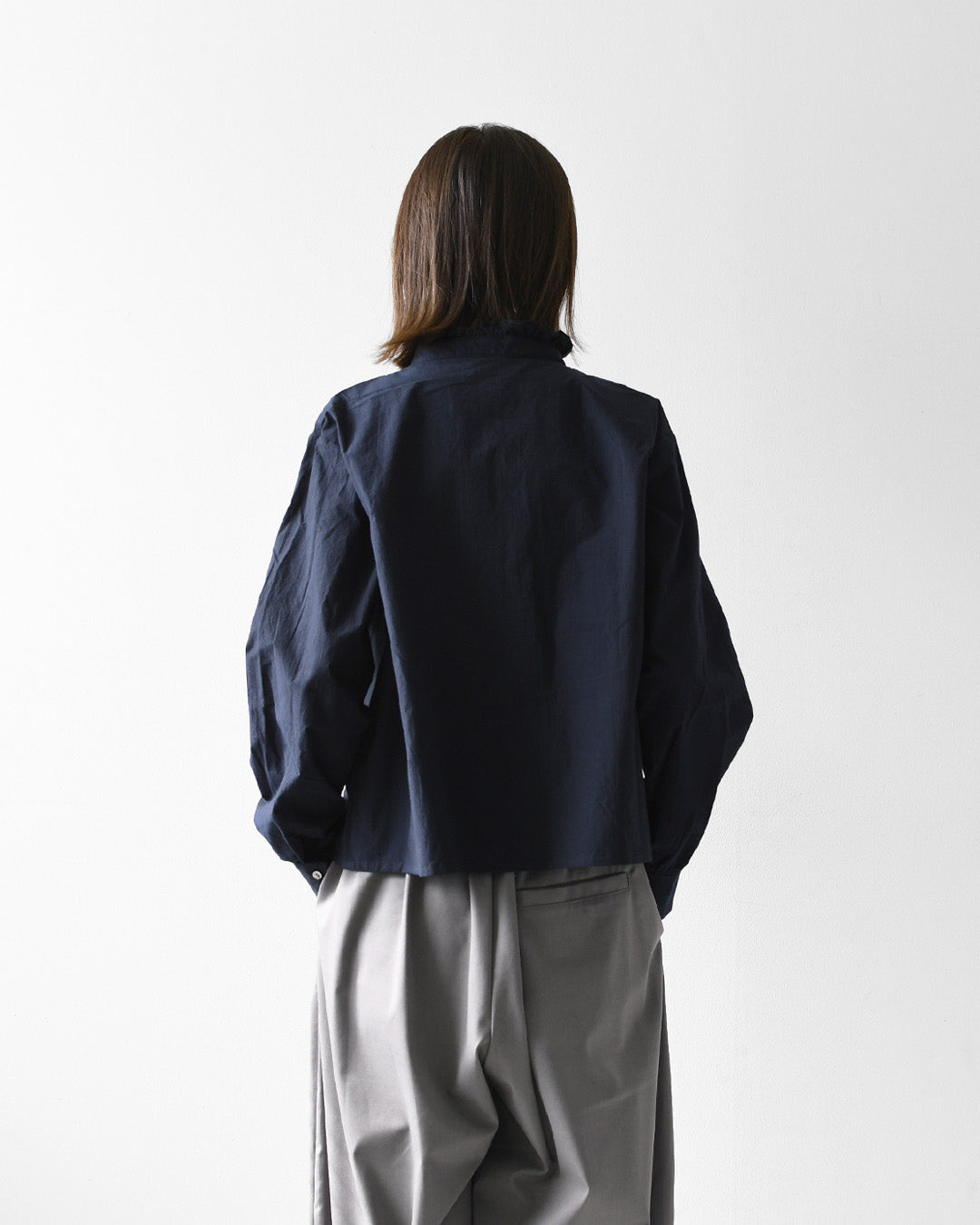 MidiUmi [ミディウミ] frill short shirt [3-730296] フリルショートシャツ・ヴィンテージライク・バンドカラー・無地・シンプル・LADY'S [2026AW]