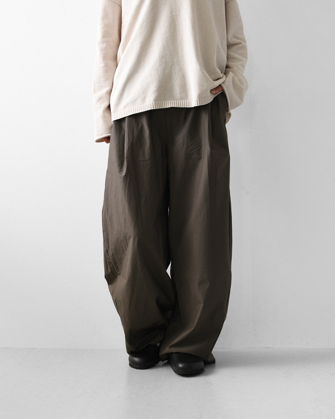 MidiUmi [ミディウミ] wide tuck PT  [3-760277] ワイドタックパンツ・ワイド・ゆったり・ ストレートシルエット・リラックス・LADY'S [2026AW]