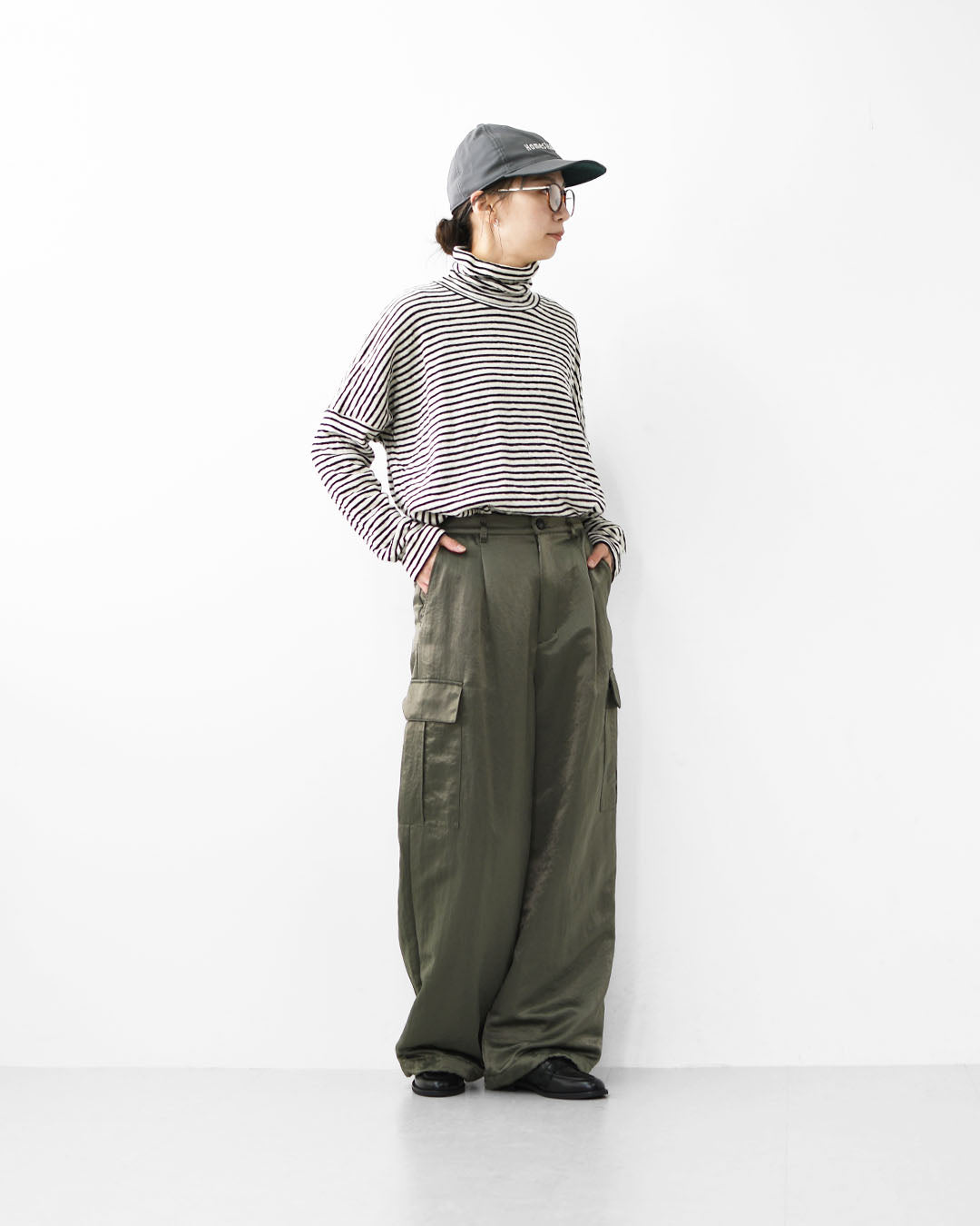 MICA&DEAL [マイカアンドディール] satin cargo pt [0125403346] サテンカーゴパンツ・サテン素材・光沢・上品・ルーズシルエット・ワイドシルエット・LADY'S [2025AW]