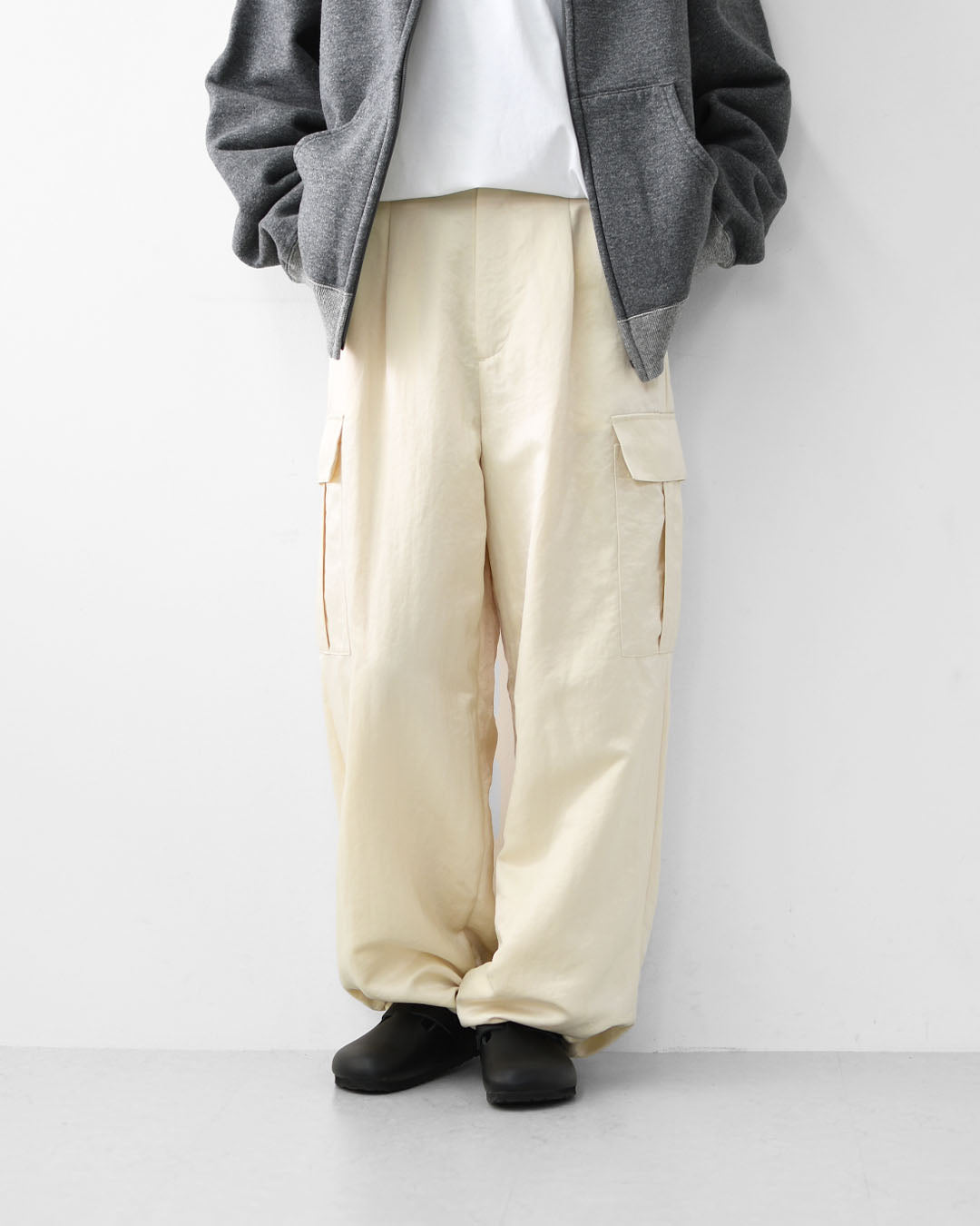 MICA&DEAL [マイカアンドディール] satin cargo pt [0125403346] サテンカーゴパンツ・サテン素材・光沢・上品・ルーズシルエット・ワイドシルエット・LADY'S [2025AW]