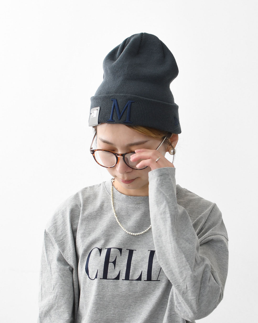 MICA&DEAL [マイカアンドディール] MICA×NEW ERA "M"ロゴ刺繍カフニット帽 [0125410356] マイカ×ニューエラ Mロゴニット・シンプル・ニットキャップ・LADY'S [2025AW]