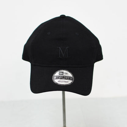 MICA&DEAL [マイカアンドディール] MICA×NEW ERA "M"ロゴ刺繍裏毛CAP-9TWENTY [0125410357] マイカ×ニューエラ ウラケキャップ・裏毛キャップ・シンプル・ロゴ・コラボキャップ・9TWENTYモデル・LADY'S [2025AW]