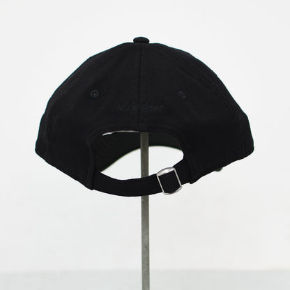 MICA&DEAL [マイカアンドディール] MICA×NEW ERA "M"ロゴ刺繍裏毛CAP-9TWENTY [0125410357] マイカ×ニューエラ ウラケキャップ・裏毛キャップ・シンプル・ロゴ・コラボキャップ・9TWENTYモデル・LADY'S [2025AW]