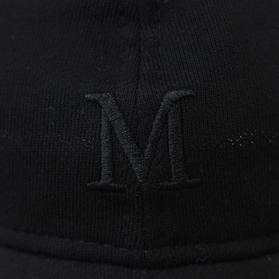 MICA&DEAL [マイカアンドディール] MICA×NEW ERA "M"ロゴ刺繍裏毛CAP-9TWENTY [0125410357] マイカ×ニューエラ ウラケキャップ・裏毛キャップ・シンプル・ロゴ・コラボキャップ・9TWENTYモデル・LADY'S [2025AW]