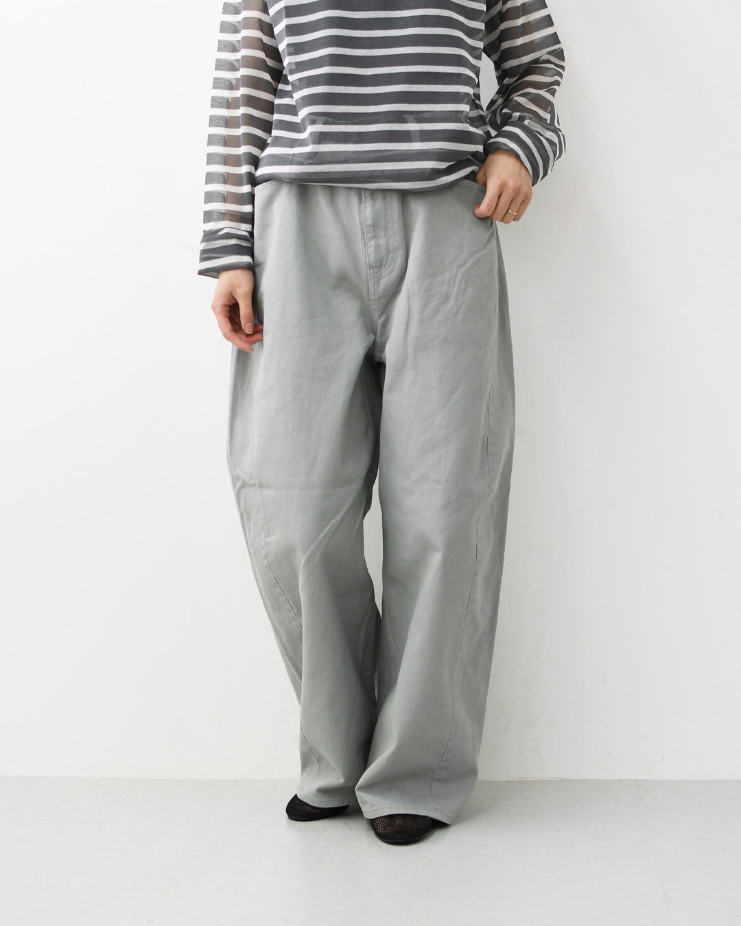 MICA&DEAL [マイカアンドディール] twist color denim pt [0126203121] ツイストカラーデニムコクーンパンツ・デニムパンツ・ルーズシルエット・パンツ・コクーンパンツ・LADY'S [2026SS]