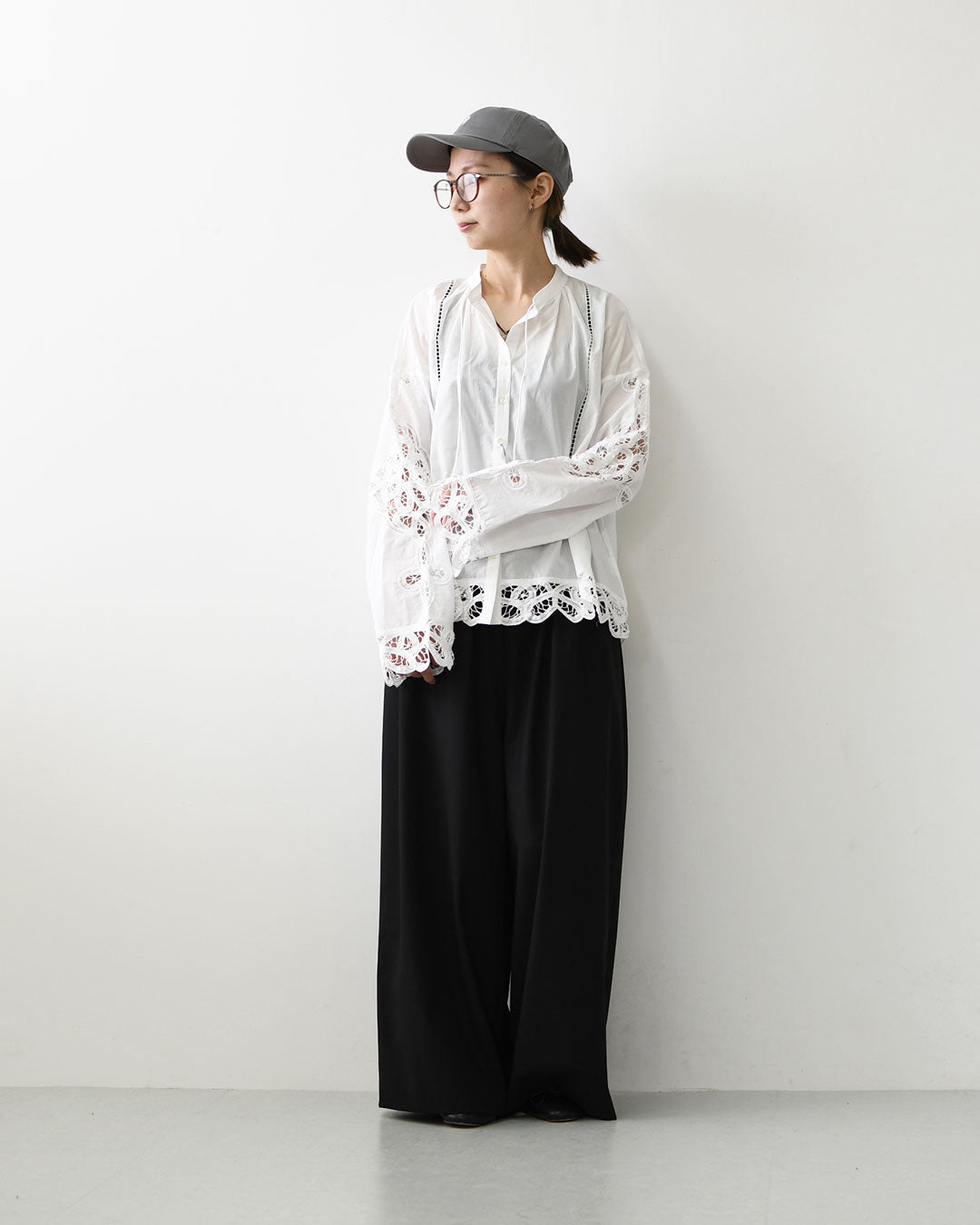 MICA&DEAL [マイカアンドディール] stand collar embroidery bl [0126301080] スタンド カラー バテンレース刺繍 ブラウス・ヴィンテージライク・レース・LADY'S [2026AW]