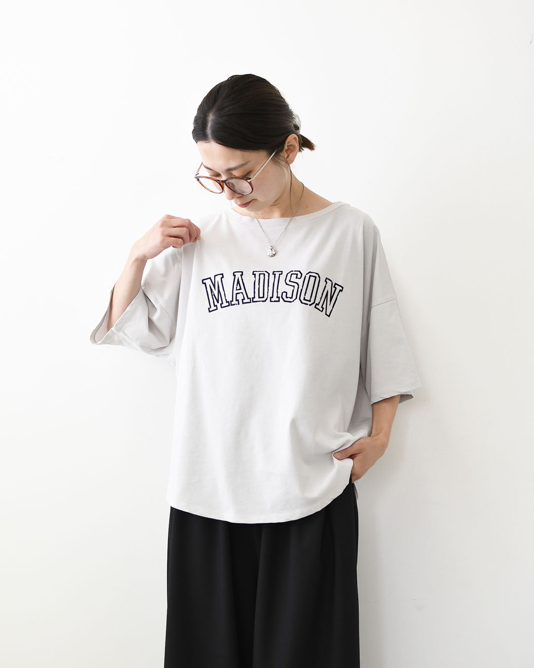 MICA&DEAL [マイカアンドディール] "MADISON" print Tee [0126309064] プリントティー・ゆったりシルエット・カットソー・七分袖・キレイめ・LADY'S [2026AW]
