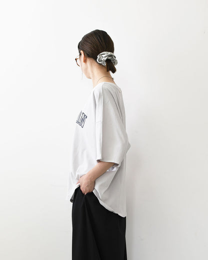 MICA&DEAL [マイカアンドディール] "MADISON" print Tee [0126309064] プリントティー・ゆったりシルエット・カットソー・七分袖・キレイめ・LADY'S [2026AW]