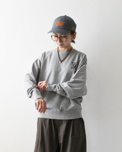 MICA&DEAL [マイカアンドディール] MDL flock pt sweat [0126309089] MDL フロッキーロゴプリントスウェット・裏毛スウェット・ナチュラル・ルーズ・プリント・LADY'S [2026AW]