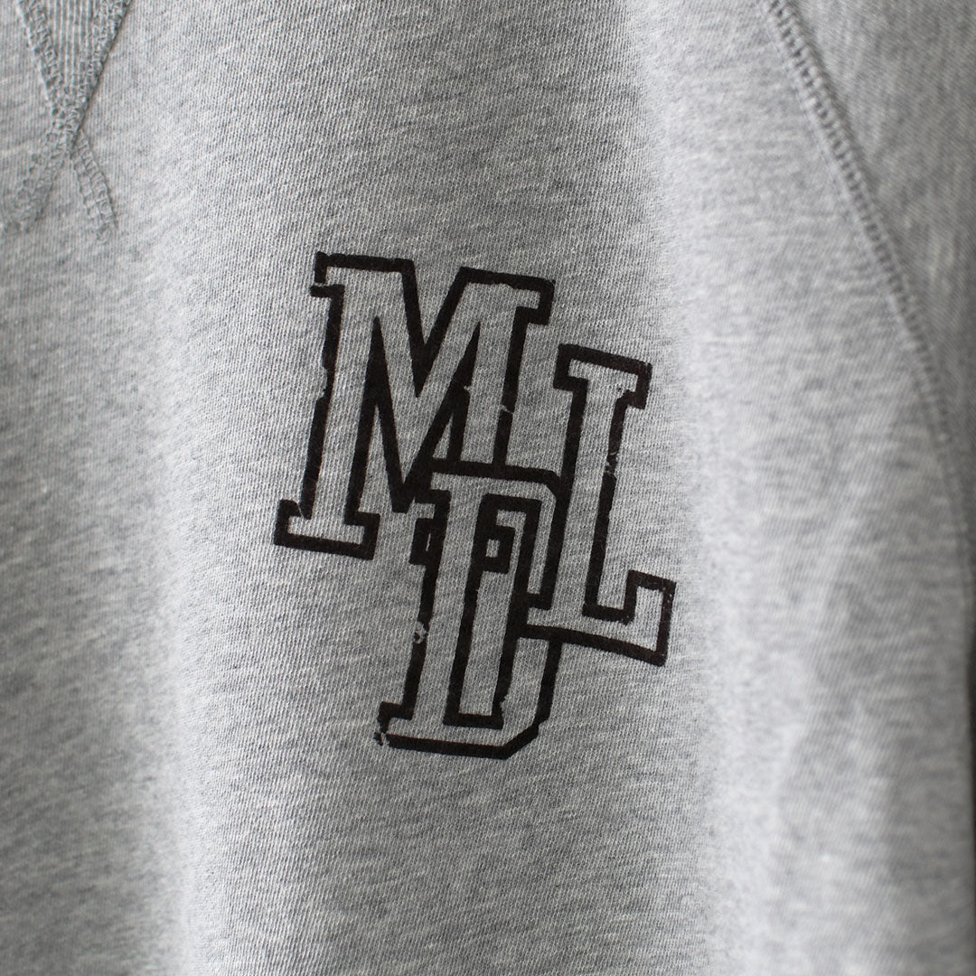 MICA&DEAL [マイカアンドディール] MDL flock pt sweat [0126309089] MDL フロッキーロゴプリントスウェット・裏毛スウェット・ナチュラル・ルーズ・プリント・LADY'S [2026AW]