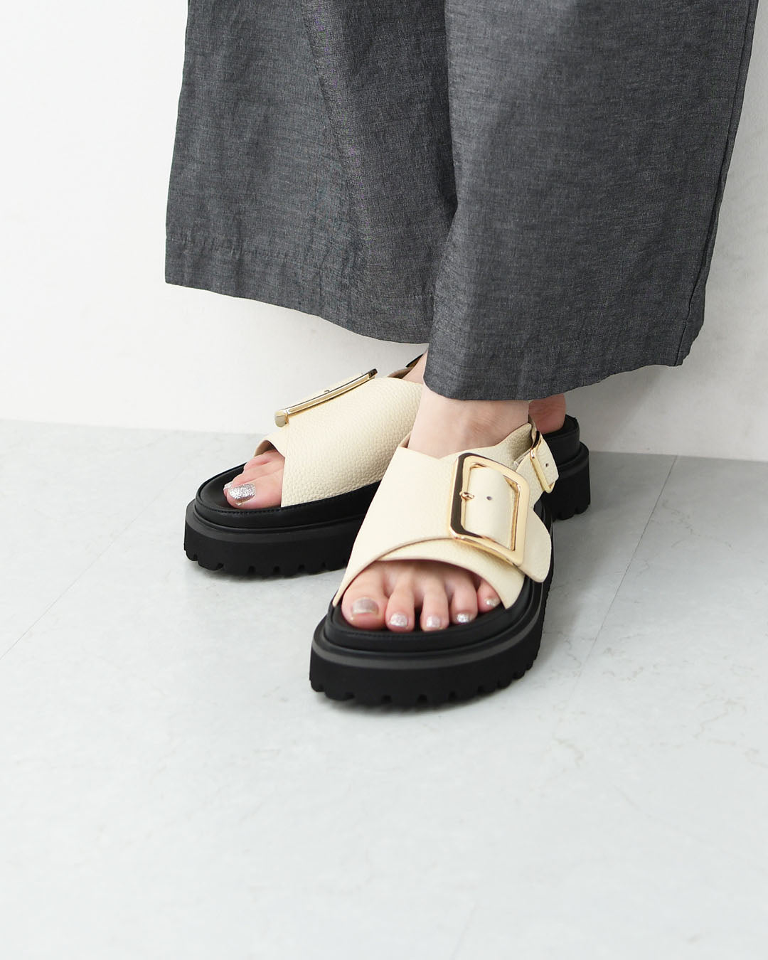 MOHI [モヒ] Grain Leather BIG Buckle Strap Platform Sandals [2024-3-MA] レザービッグバックルバックストラッププラットフォームサンダル・フラットサンダル・パンプス・歩きやすい・カジュアル・LADY'S [2026SS]