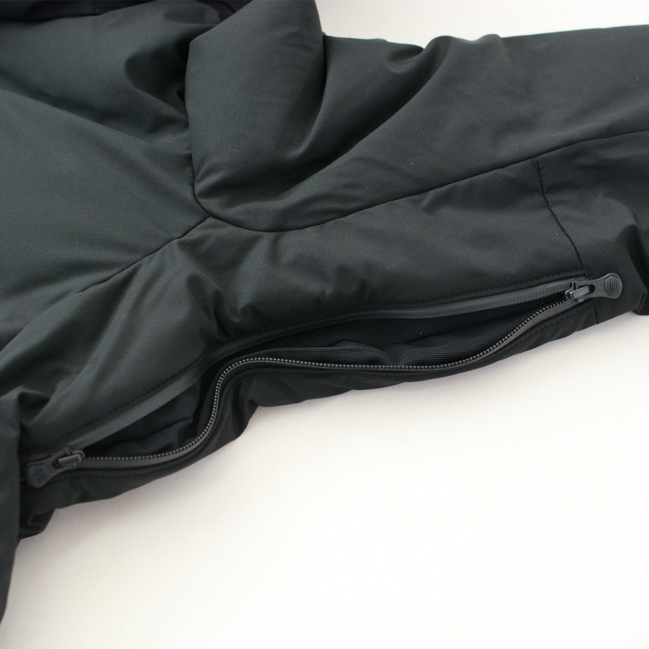 DESCENTE ALLTERRAIN [デサントオルテライン] MIZUSAWA DOWN JACKET “ANCHOR-L” [DU5FDJM2L] 水沢ダウン “アンカーハーフコート”・ダウンジャケット・LADY'S [2025AW]