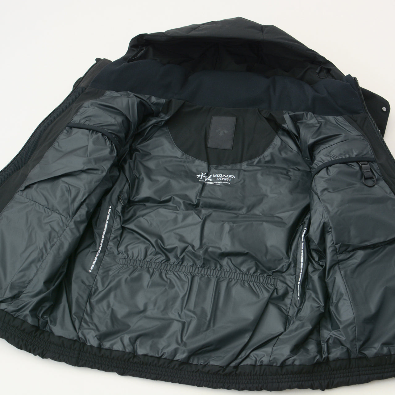 DESCENTE ALLTERRAIN [デサントオルテライン] MIZUSAWA DOWN JACKET “ANCHOR-L” [DU5FDJM2L] 水沢ダウン “アンカーハーフコート”・ダウンジャケット・LADY'S [2025AW]