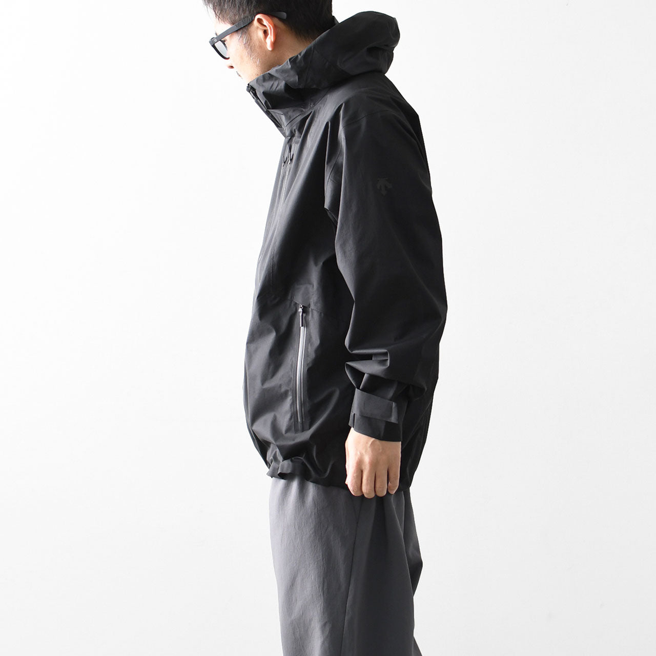 DESCENTE ALLTERRAIN [デサントオルテライン] LIGHTWEIGHT SHELL JACKET [DU5SWBA3M] ライトウェイトシェルジャケット・ナイロンジャケット・耐水性・透湿性・はっ水・防風・軽量・MEN'S [2025SS]