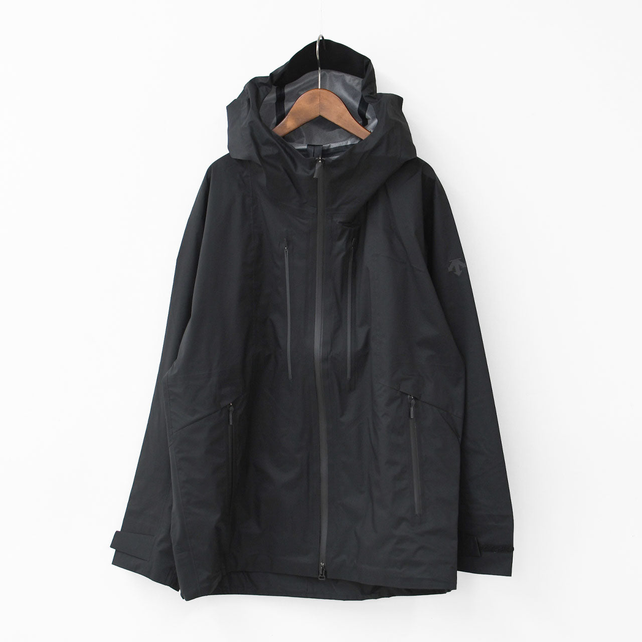 DESCENTE ALLTERRAIN [デサントオルテライン] LIGHTWEIGHT SHELL JACKET [DU5SWBA3M] ライトウェイトシェルジャケット・ナイロンジャケット・耐水性・透湿性・はっ水・防風・軽量・MEN'S [2025SS]