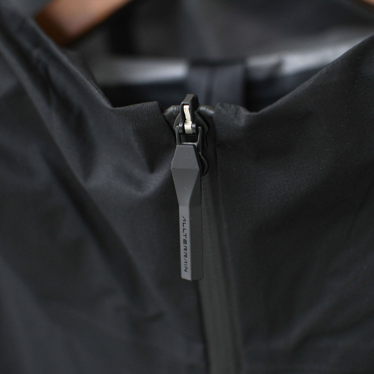 DESCENTE ALLTERRAIN [デサントオルテライン] LIGHTWEIGHT SHELL JACKET [DU5SWBA3M] ライトウェイトシェルジャケット・ナイロンジャケット・耐水性・透湿性・はっ水・防風・軽量・MEN'S [2025SS]