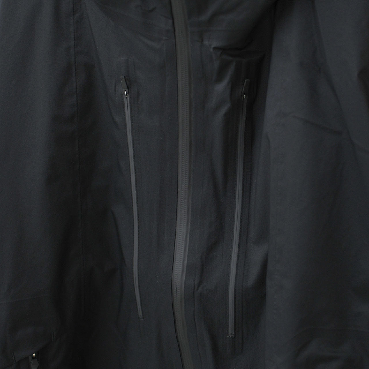 DESCENTE ALLTERRAIN [デサントオルテライン] LIGHTWEIGHT SHELL JACKET [DU5SWBA3M] ライトウェイトシェルジャケット・ナイロンジャケット・耐水性・透湿性・はっ水・防風・軽量・MEN'S [2025SS]