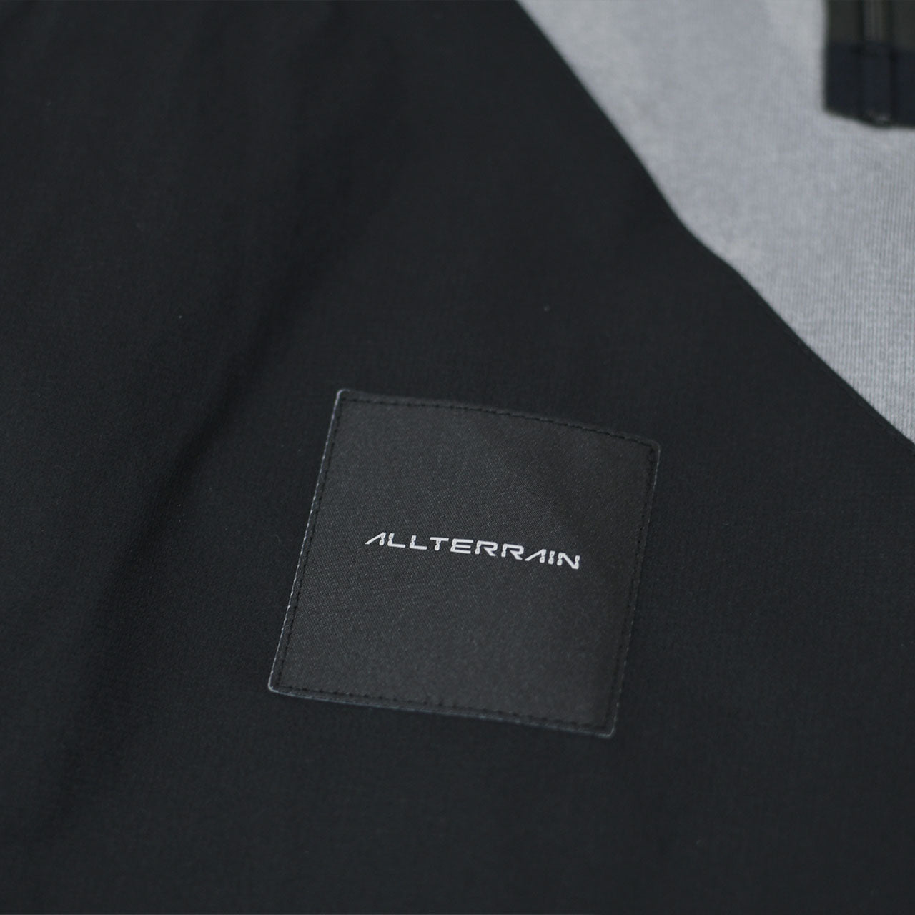 DESCENTE ALLTERRAIN [デサントオルテライン] LIGHTWEIGHT SHELL JACKET [DU5SWBA3M] ライトウェイトシェルジャケット・ナイロンジャケット・耐水性・透湿性・はっ水・防風・軽量・MEN'S [2025SS]